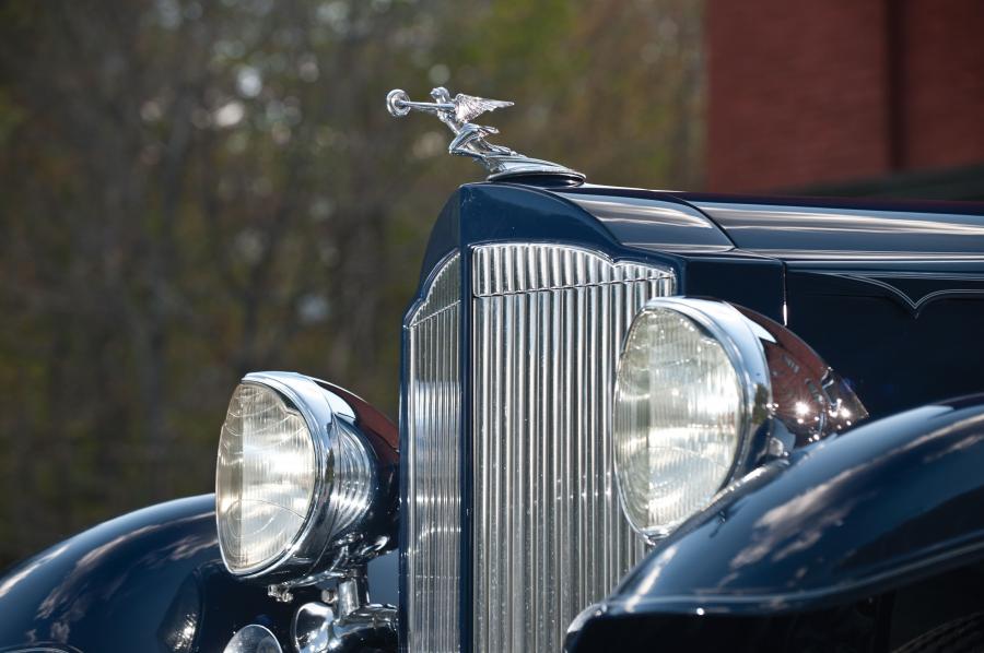  Packard Twelve Club Sedan 1933 года  (фото 16 из 31)
